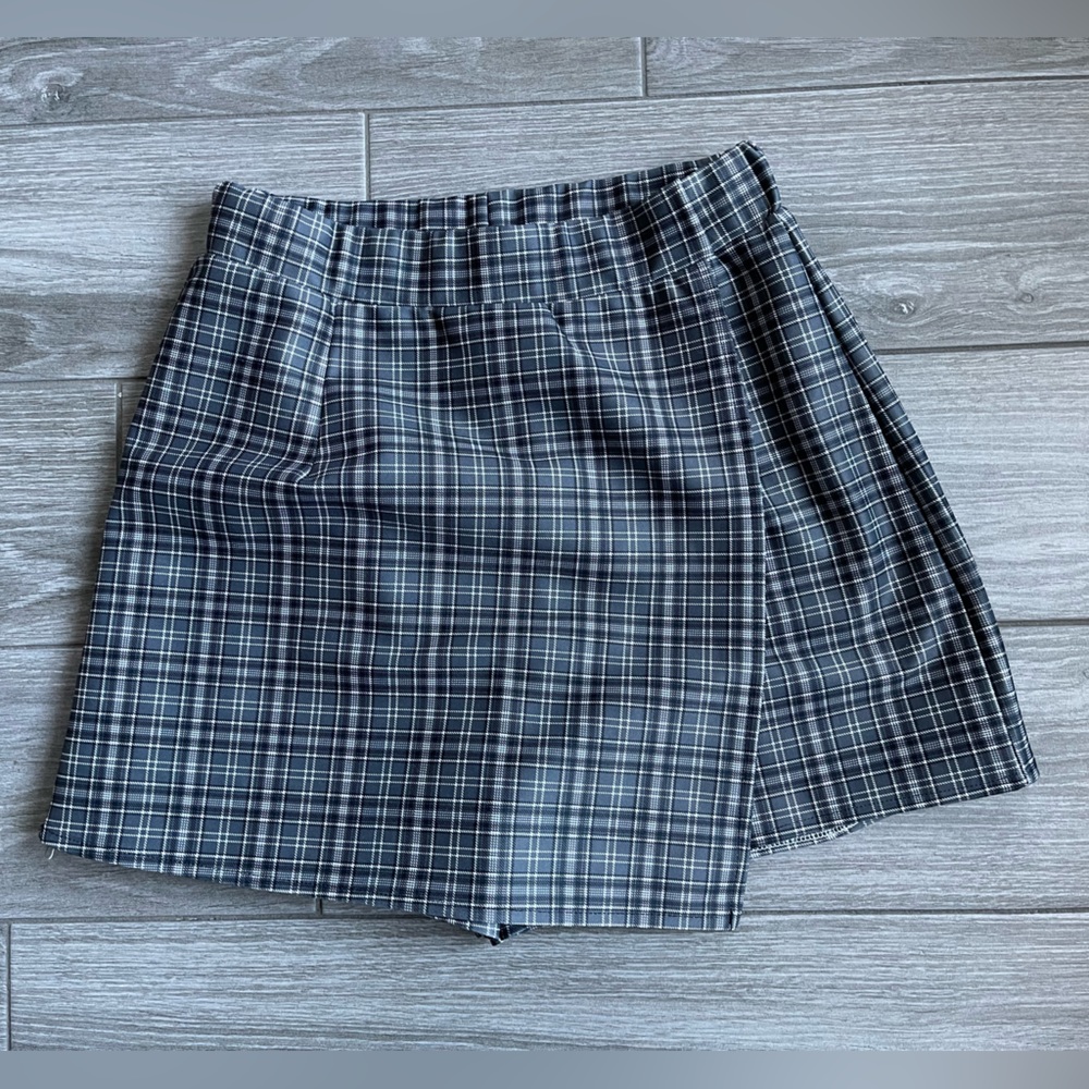 Plaid Women’s Skort (Skirt/Short) in a beautiful pattern—Size M•••Academia